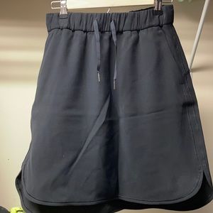 Lululemon black sz 6 skirt On the Fly - New w/o T